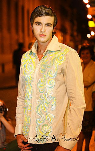 Diego Calvo lleva camisa de Arte para Vestir.